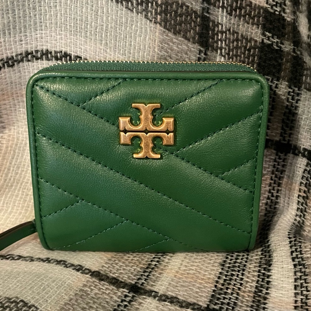 Tory Burch Kira Chevron Bi-Fold Wallet